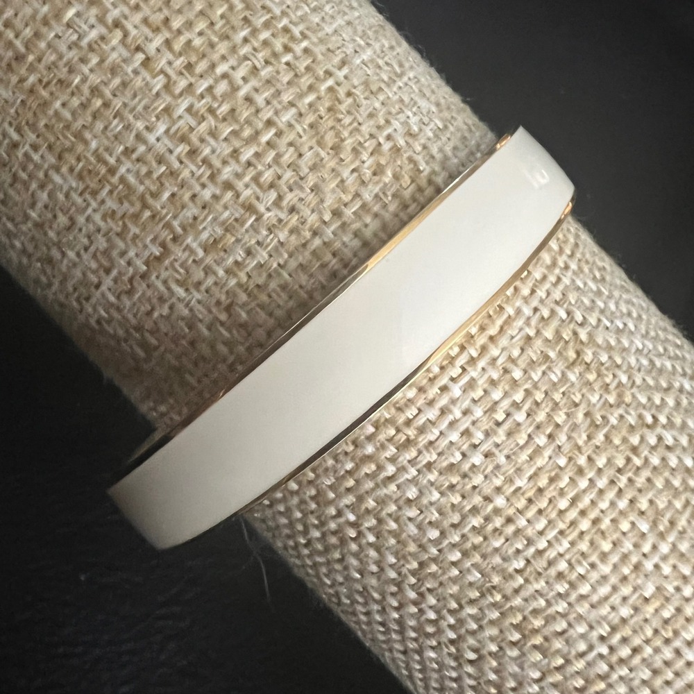 J Crew Cream Enamel Gold Tone Bangle Bracelet Size 2.5 Inch Preppy